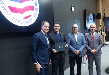Maciej Kubacki together with H.E. Mark Brzezinski, US Ambassador to Poland, Tony Housh, Chairman of AmCham, and Mateusz Jurczyk
