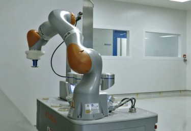 Autonomous robotics aseptic manufacturing