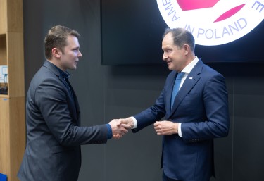 H.E. Mark Brzezinski, US Ambassador to Poland, a handshake with Maciej Kubacki